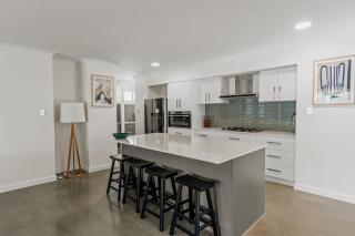 Sundrift - Sophisticated Beachside Retreat with Pool - 8