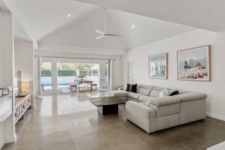 Sundrift - Sophisticated Beachside Retreat with Pool - 5