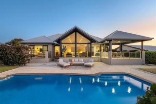 Tides Edge - Stunning Pool House by the Beach - 9