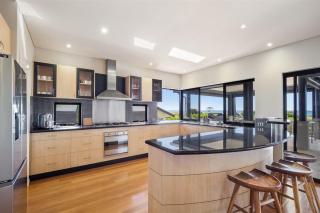 Tides Edge - Stunning Pool House by the Beach - 6