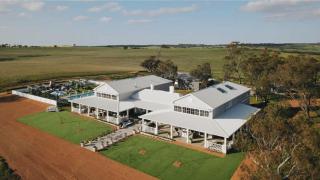 Hamptons Farm Estate - Luxe Retreat and Elegant Events - 8