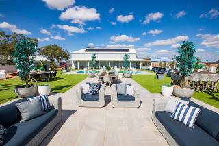 Hamptons Farm Estate - Luxe Retreat and Elegant Events - 6