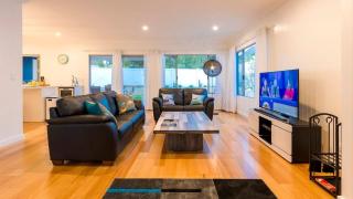 Little Hamptons - Beachside Retreat near Town Centre - 0