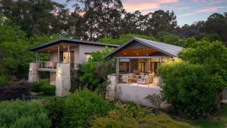 Cohala - Luxe Hillside Retreat with Theatre and Garden - 5