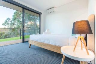 Lake View - Contemporary Comforts meets Nature - 6