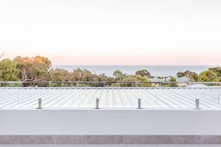 La Vacanza - Luxe Spacious Home with Ocean Views - 3
