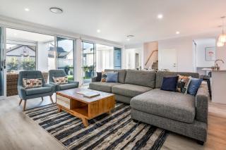 Fernweh - A Generous Hamptons-style Beachside Escape - 9