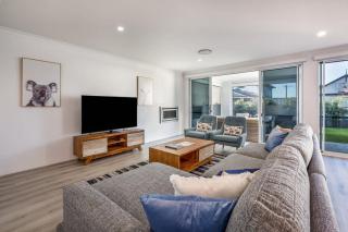 Fernweh - A Generous Hamptons-style Beachside Escape - 5