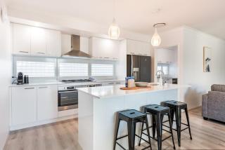 Fernweh - A Generous Hamptons-style Beachside Escape - 1