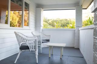 Higgins Hideaway - Central Cottage with Garden Oasis - 4