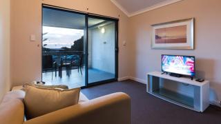 Surfside 8 - Spacious Retreat on Yallingup Beach - 5