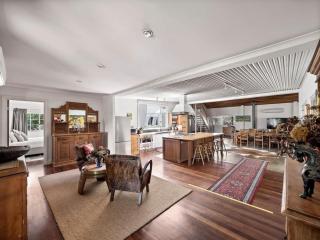 Wisteria Vines Estate - Rustic Elegance by the Coast - 2