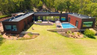 Sophie's Vineyard - Sprawling Scenery with Pool - 5