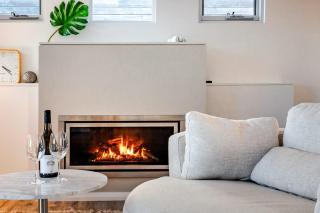 Shore House - Expansive Stunner by the Beach - 8
