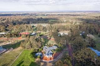 Sunrise Tranquillity - Luxe Retreat with Heated Spa - 5