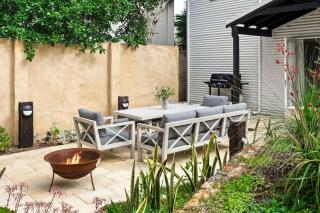 Surfers Paradise - Oceanview Garden Beach House - 7