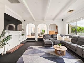 The Ranch - Beachside Pool Retreat with Tennis Court - 9