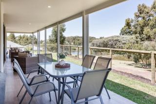 Wildgreen Villa - Lakeside Hideaway in Winery Estate - 5