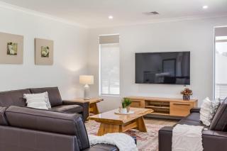 Wildgreen Villa - Lakeside Hideaway in Winery Estate - 2