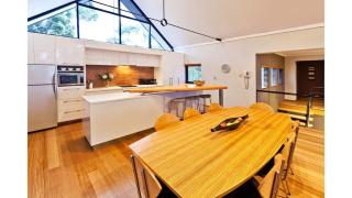 Whitehaven - Stylish Group Retreat with Ocean Views - 3