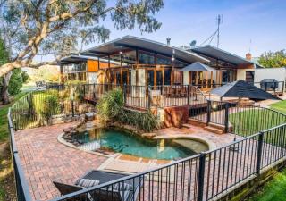 Elements - Echuca Holiday Homes - 0