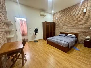 Charming 2-Bedroom House with Garden, Steps from My Khe Beach - 4