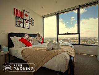 Resort Style Melbourne Stay Near Queen Vic Market - 0