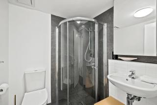 Central South Bank Apt with Pool, Hot Tub & Parking - 1