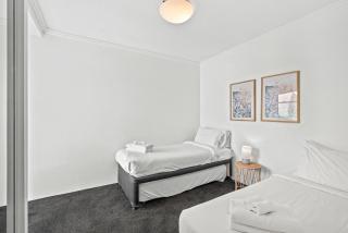 Central South Bank Apt with Pool, Hot Tub & Parking - 4