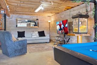 5 min to Colgate, Sleeps 8, Game Room, Sauna - 7