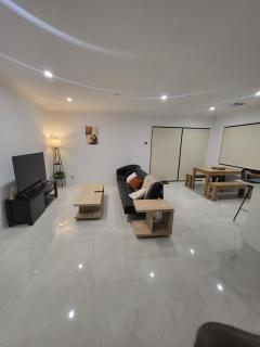Summit Haven - Cozy Home in Wellard near Train & Rockingham Beach - 0