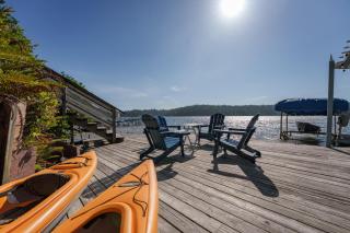 1M-Dollar Lakefront View, Private Dock, Kayaks, Hot Tub, Game Room, BBQ, Family - 1