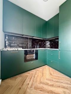 16th Avenue Luxury Apartment - 7