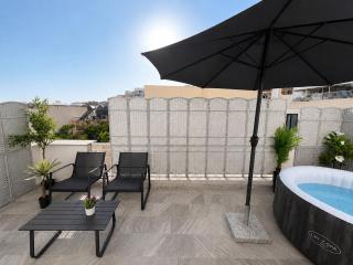 Luxury Penthouse with Private Jacuzzi & Terrace - 6