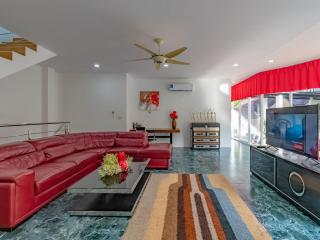 Luxurious 10-Bedroom Villa with Private Pool in Chalong, Phuket - 8