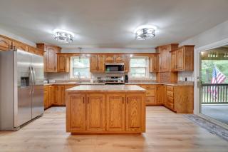 Fire Pit & Lake Access! Crossville Group Escape - 1