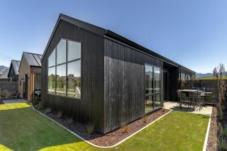 Enjoy Remarkable Views From This Jacks Point Home - 6
