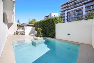 Beachside 3-bed apartment with Ocean Views - 0