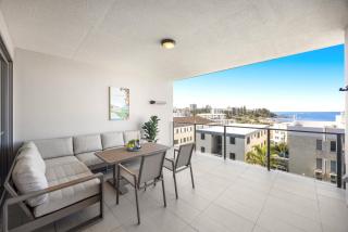 Beachside 3-bed apartment with Ocean Views - 9