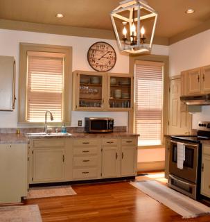Elegant Historic Home - 1 Mile to Downtown - 7