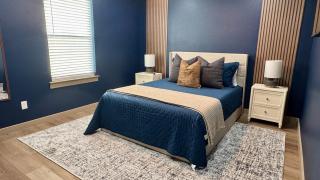 Guys Night Out WinStar Bachelor King Bed - 7