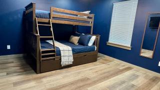 Guys Night Out WinStar Bachelor King Bed - 1