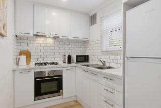 Sea Blue Retreat 2-Bed Unit in Glenelg North - 4