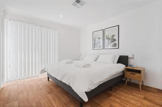 Villa on Valcross - Modern Coastal Comfort near Town - 9