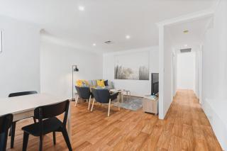 Villa on Valcross - Modern Coastal Comfort near Town - 6