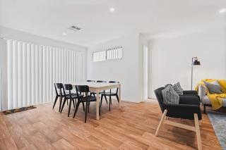 Villa on Valcross - Modern Coastal Comfort near Town - 5