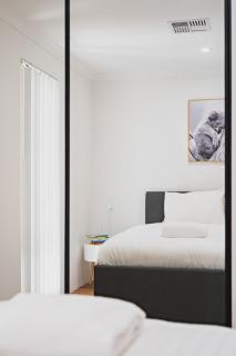 Villa on Valcross - Modern Coastal Comfort near Town - 2
