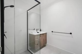 Villa on Valcross - Modern Coastal Comfort near Town - 6
