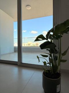 Esmee In, Engomi - 4