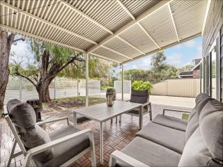 Pepper Cottage - Easy Beachside Living Close to Town - 7